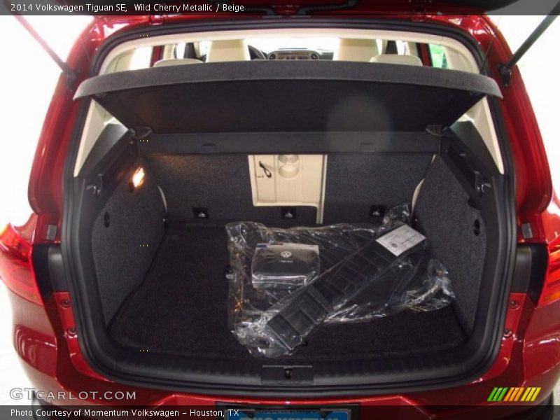 Wild Cherry Metallic / Beige 2014 Volkswagen Tiguan SE