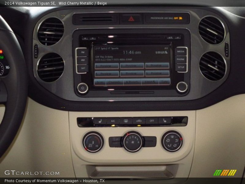 Wild Cherry Metallic / Beige 2014 Volkswagen Tiguan SE