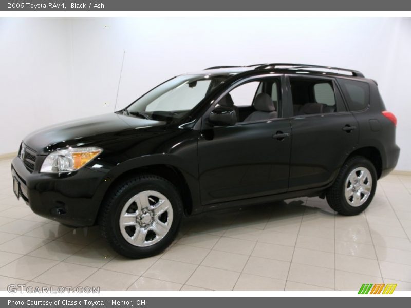 Front 3/4 View of 2006 RAV4 