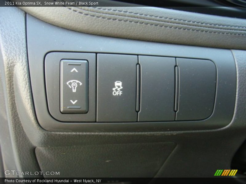 Snow White Pearl / Black Sport 2011 Kia Optima SX
