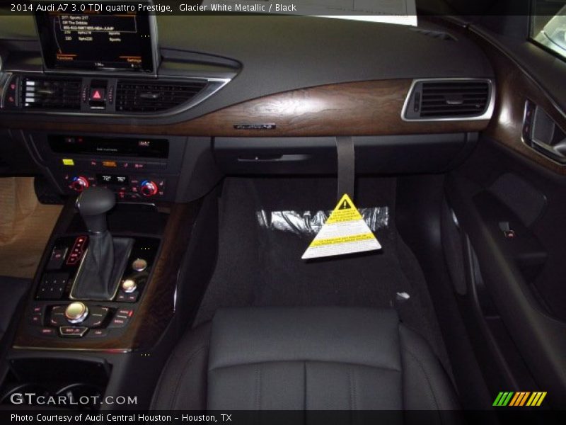 Dashboard of 2014 A7 3.0 TDI quattro Prestige