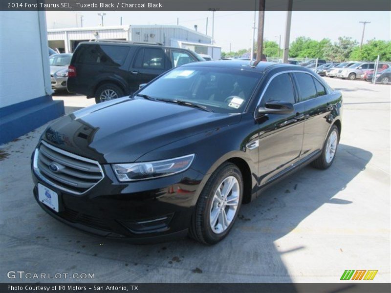 Tuxedo Black / Charcoal Black 2014 Ford Taurus SEL