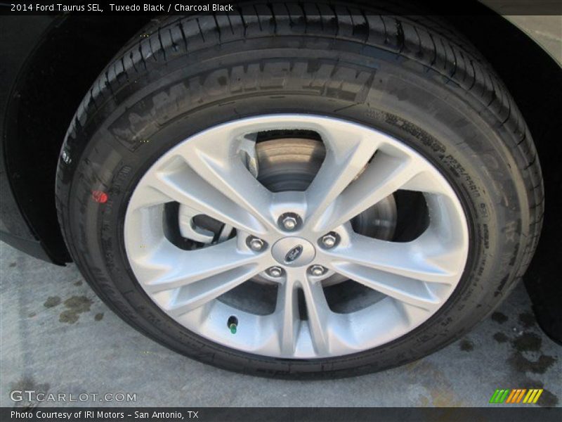 Tuxedo Black / Charcoal Black 2014 Ford Taurus SEL