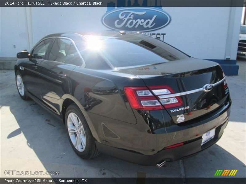 Tuxedo Black / Charcoal Black 2014 Ford Taurus SEL