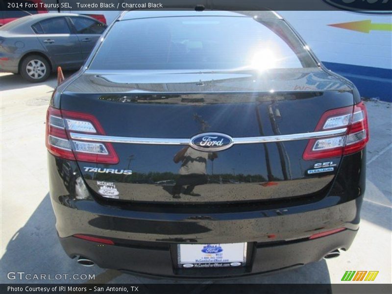 Tuxedo Black / Charcoal Black 2014 Ford Taurus SEL