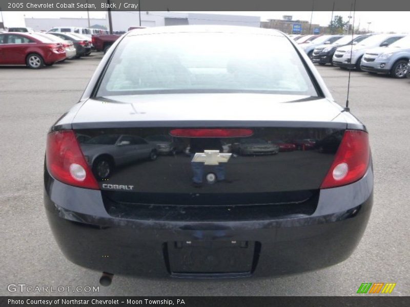 Black / Gray 2005 Chevrolet Cobalt Sedan