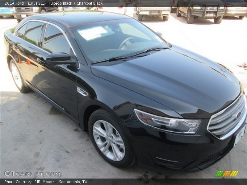 Tuxedo Black / Charcoal Black 2014 Ford Taurus SEL