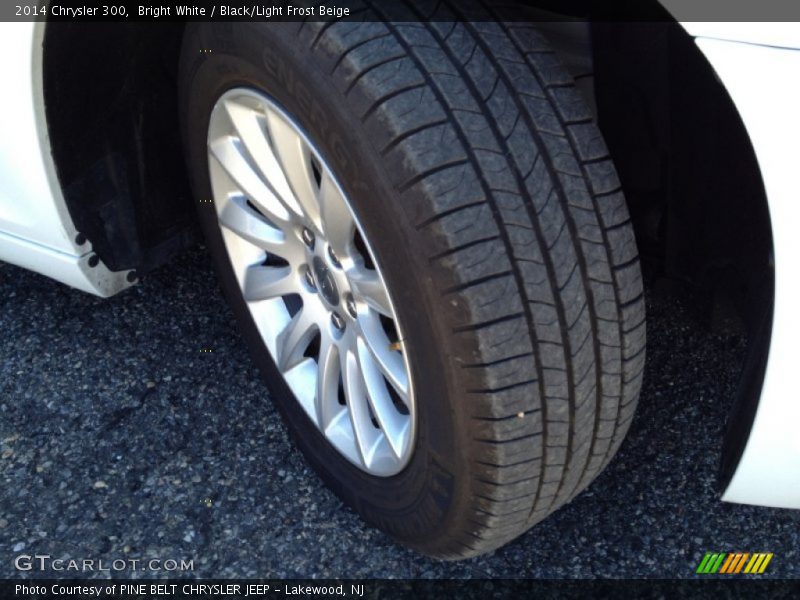 Bright White / Black/Light Frost Beige 2014 Chrysler 300