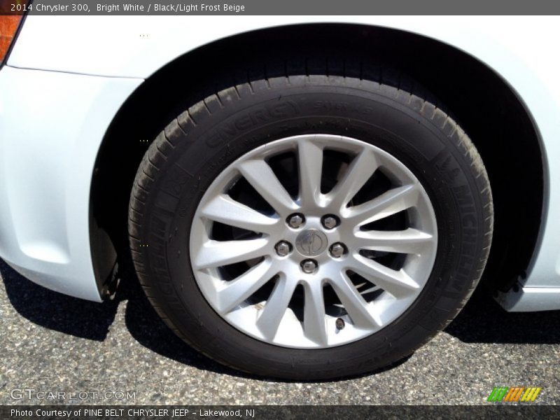 Bright White / Black/Light Frost Beige 2014 Chrysler 300