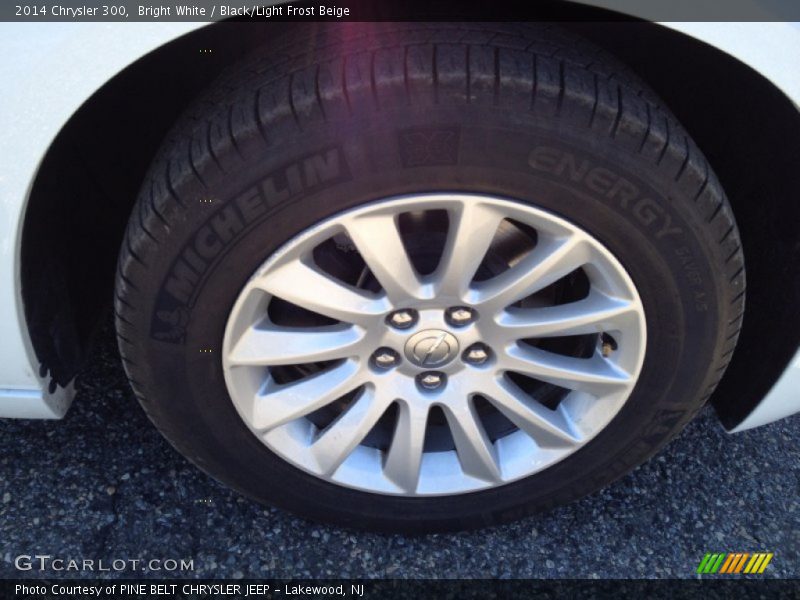 Bright White / Black/Light Frost Beige 2014 Chrysler 300