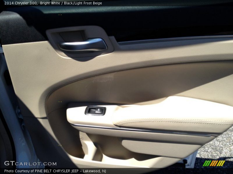 Bright White / Black/Light Frost Beige 2014 Chrysler 300