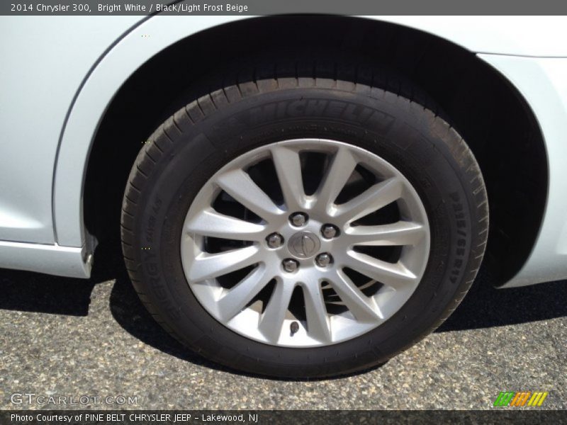 Bright White / Black/Light Frost Beige 2014 Chrysler 300