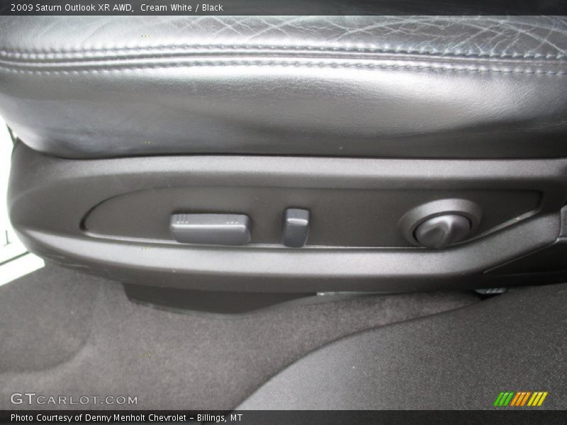 Cream White / Black 2009 Saturn Outlook XR AWD