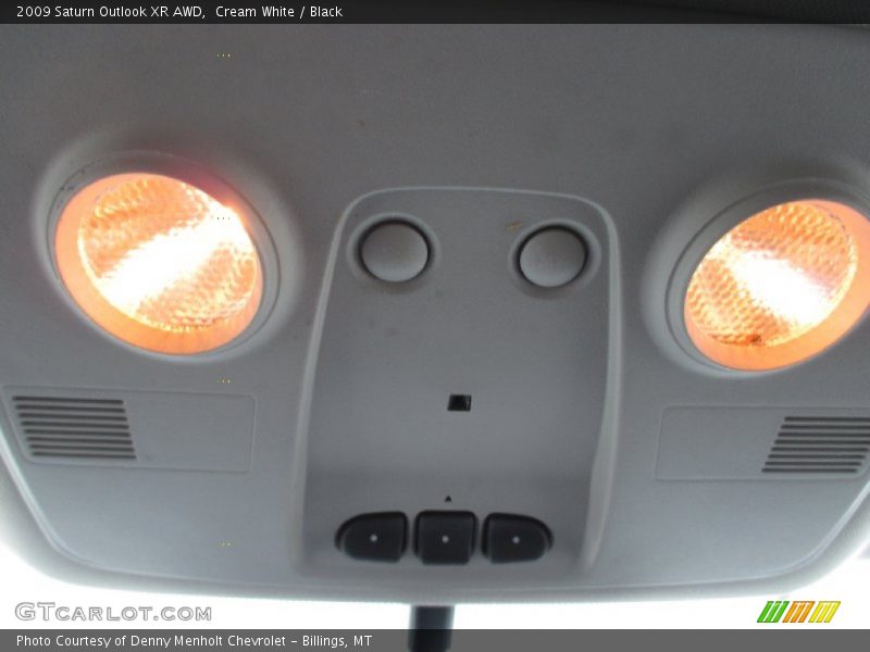 Cream White / Black 2009 Saturn Outlook XR AWD
