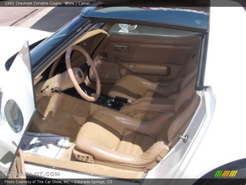 White / Camel 1982 Chevrolet Corvette Coupe