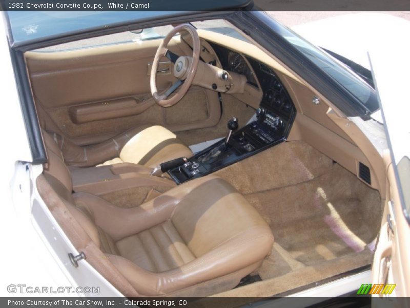 White / Camel 1982 Chevrolet Corvette Coupe