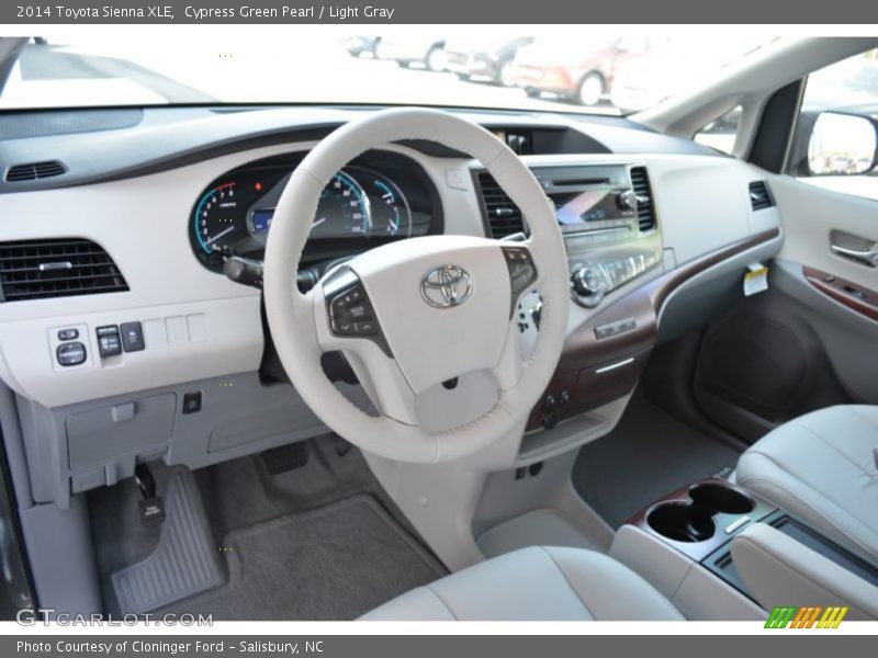 Cypress Green Pearl / Light Gray 2014 Toyota Sienna XLE