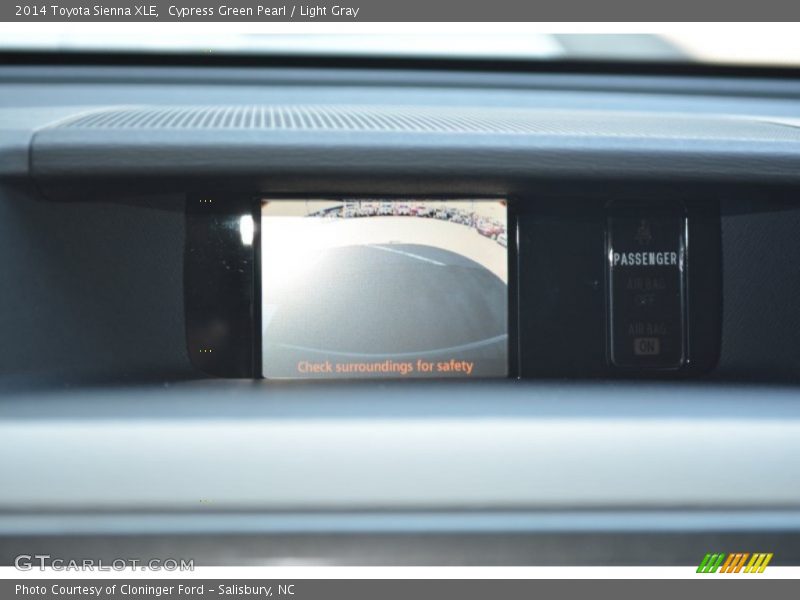 Cypress Green Pearl / Light Gray 2014 Toyota Sienna XLE