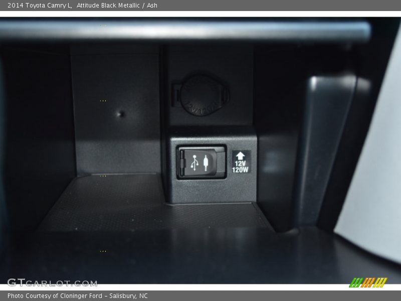 Attitude Black Metallic / Ash 2014 Toyota Camry L