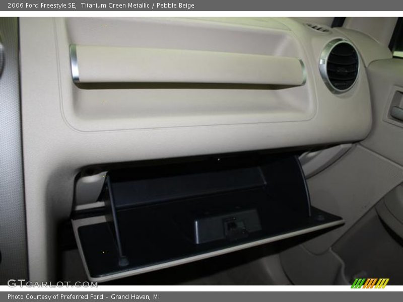 Titanium Green Metallic / Pebble Beige 2006 Ford Freestyle SE