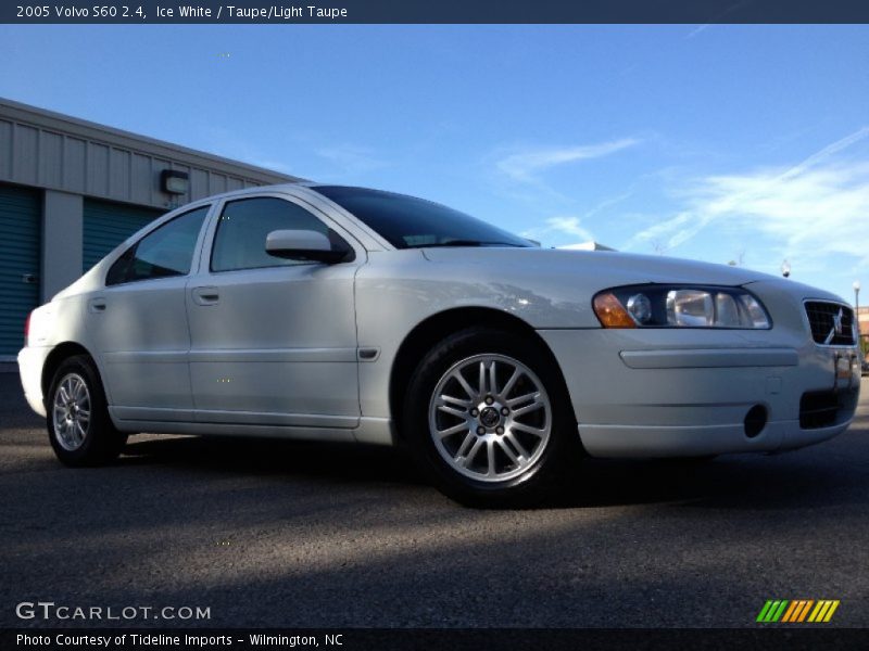 Ice White / Taupe/Light Taupe 2005 Volvo S60 2.4