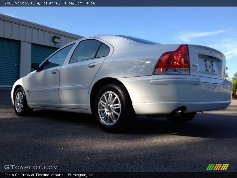 Ice White / Taupe/Light Taupe 2005 Volvo S60 2.4