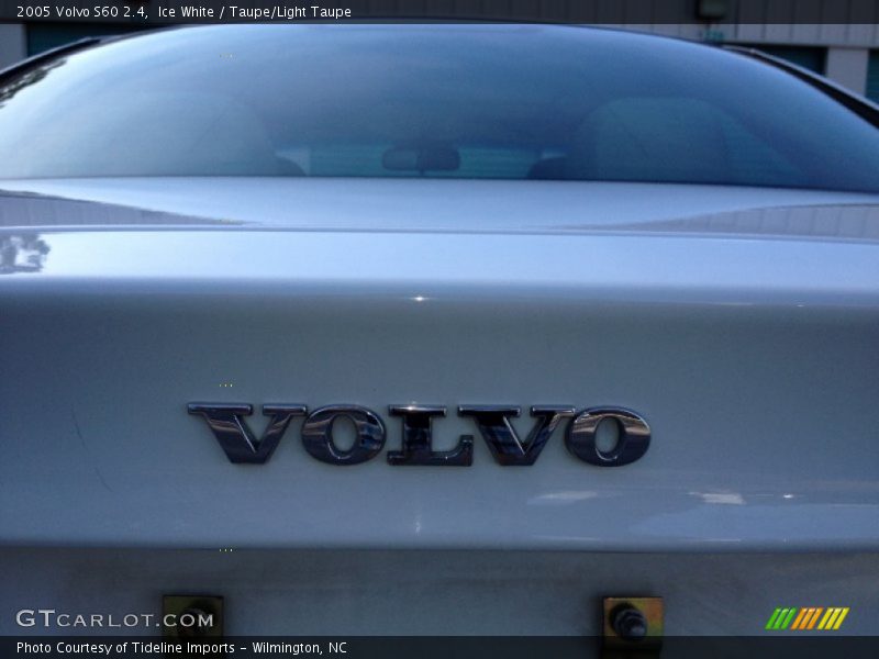 Ice White / Taupe/Light Taupe 2005 Volvo S60 2.4