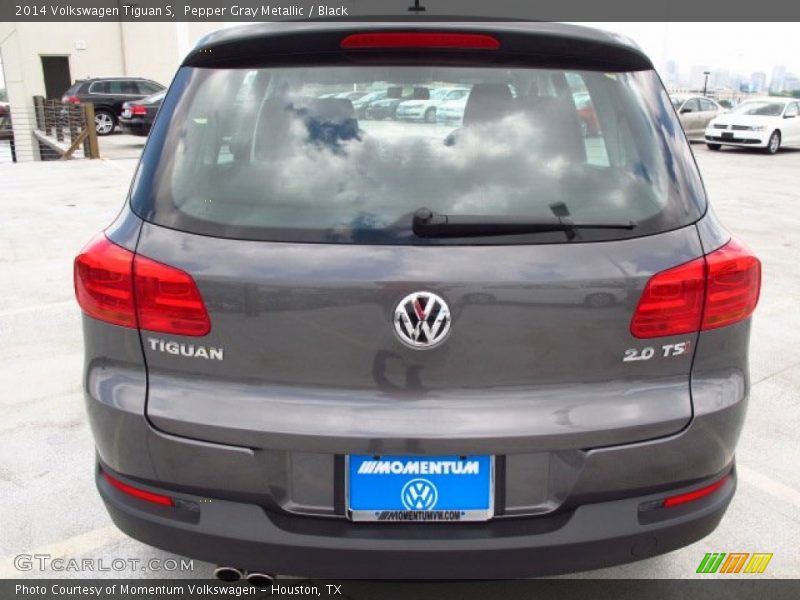 Pepper Gray Metallic / Black 2014 Volkswagen Tiguan S