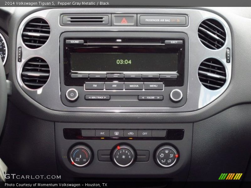 Pepper Gray Metallic / Black 2014 Volkswagen Tiguan S