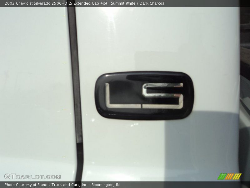 Summit White / Dark Charcoal 2003 Chevrolet Silverado 2500HD LS Extended Cab 4x4
