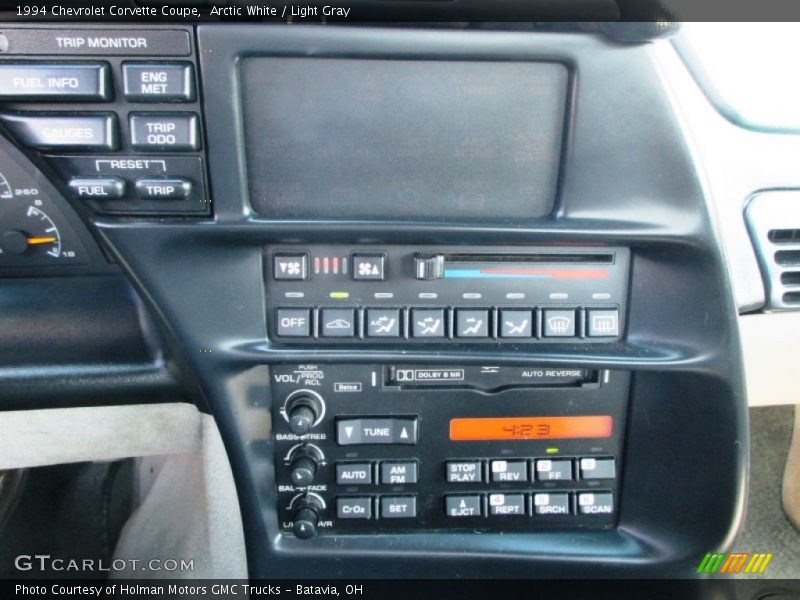 Arctic White / Light Gray 1994 Chevrolet Corvette Coupe