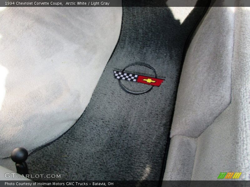 Arctic White / Light Gray 1994 Chevrolet Corvette Coupe