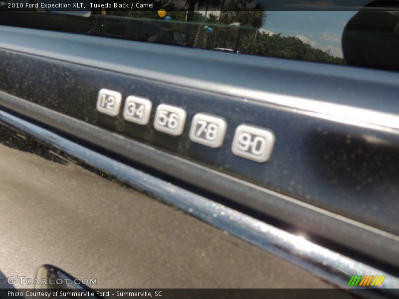 Tuxedo Black / Camel 2010 Ford Expedition XLT