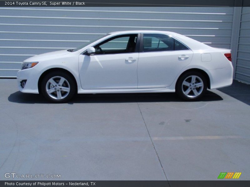 Super White / Black 2014 Toyota Camry SE