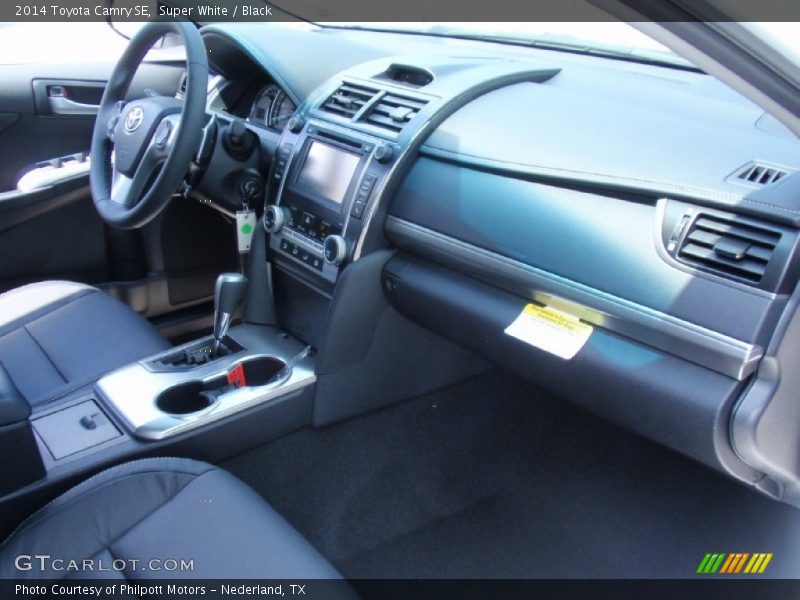 Super White / Black 2014 Toyota Camry SE