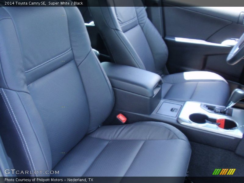 Super White / Black 2014 Toyota Camry SE