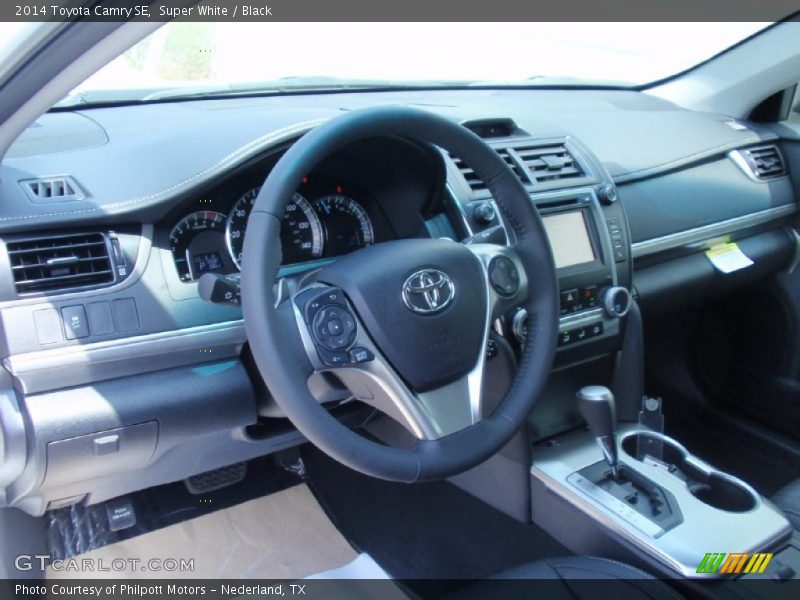 Super White / Black 2014 Toyota Camry SE
