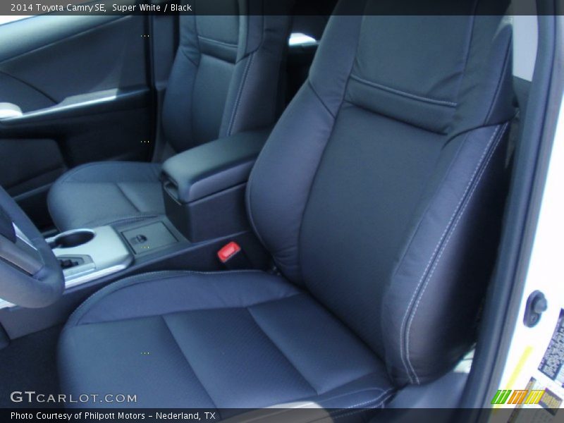Super White / Black 2014 Toyota Camry SE