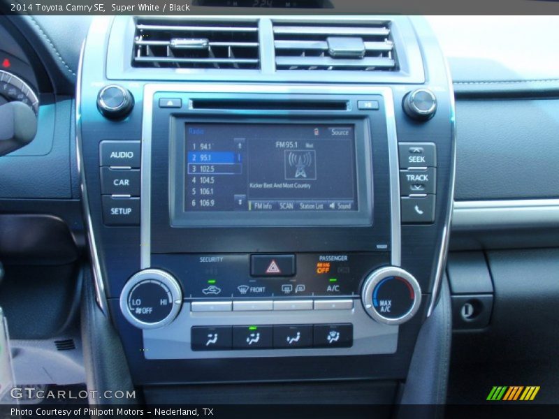 Super White / Black 2014 Toyota Camry SE