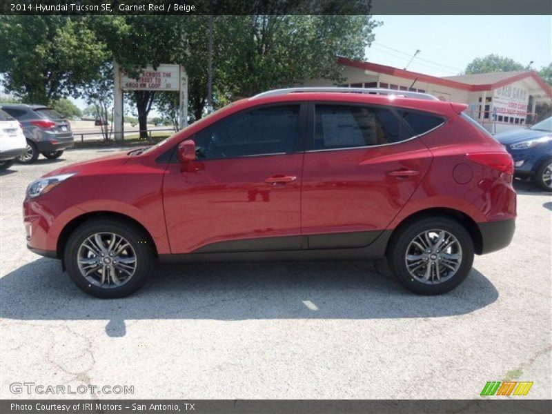 Garnet Red / Beige 2014 Hyundai Tucson SE