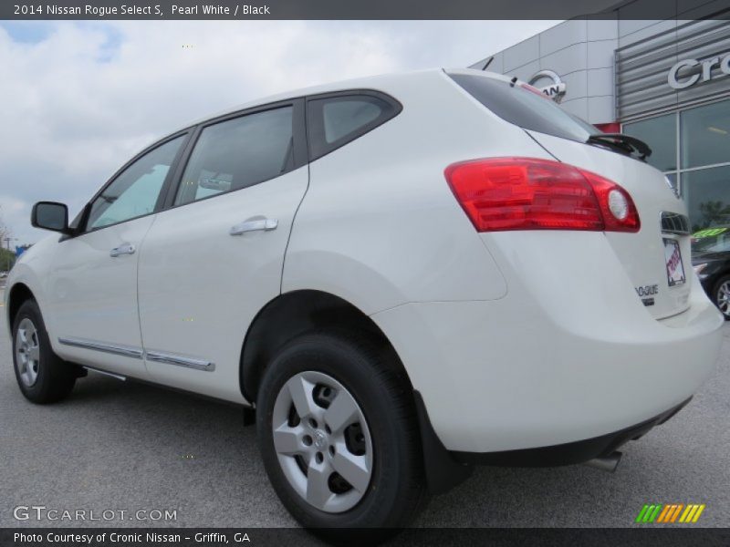 Pearl White / Black 2014 Nissan Rogue Select S