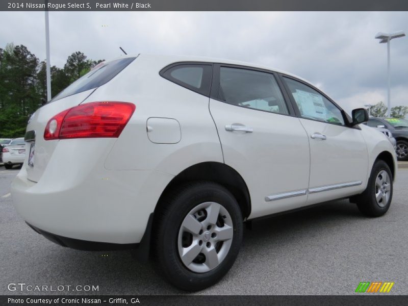 Pearl White / Black 2014 Nissan Rogue Select S