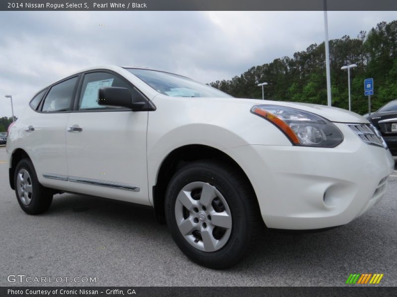 Pearl White / Black 2014 Nissan Rogue Select S