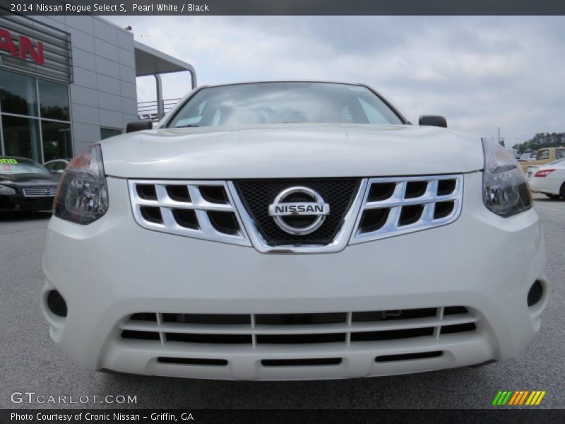 Pearl White / Black 2014 Nissan Rogue Select S