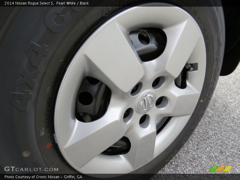 Pearl White / Black 2014 Nissan Rogue Select S