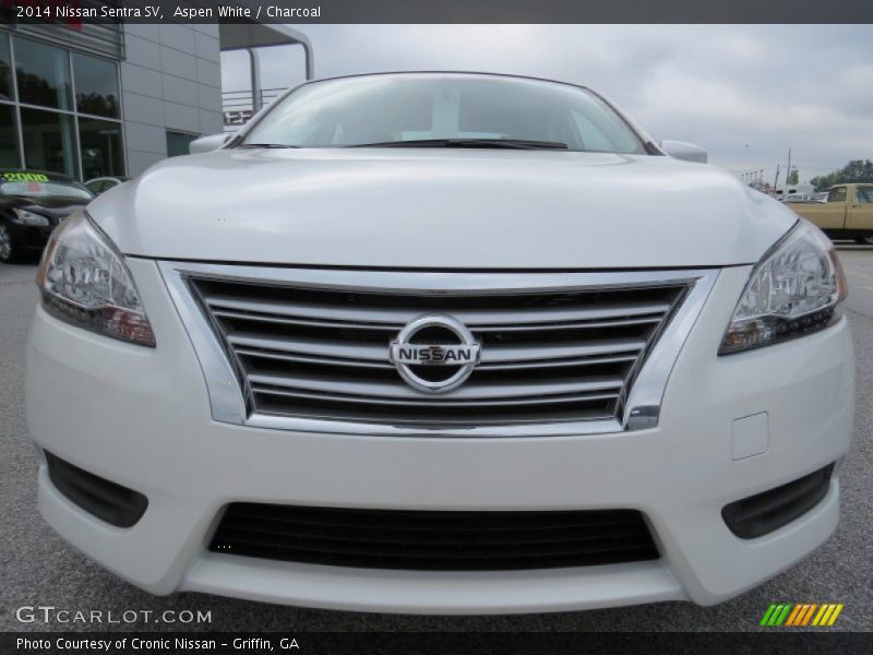 Aspen White / Charcoal 2014 Nissan Sentra SV