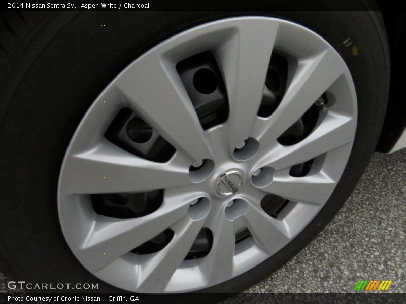 Aspen White / Charcoal 2014 Nissan Sentra SV