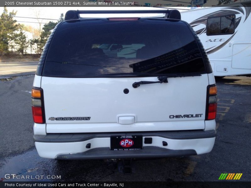 Summit White / Tan/Neutral 2005 Chevrolet Suburban 1500 Z71 4x4