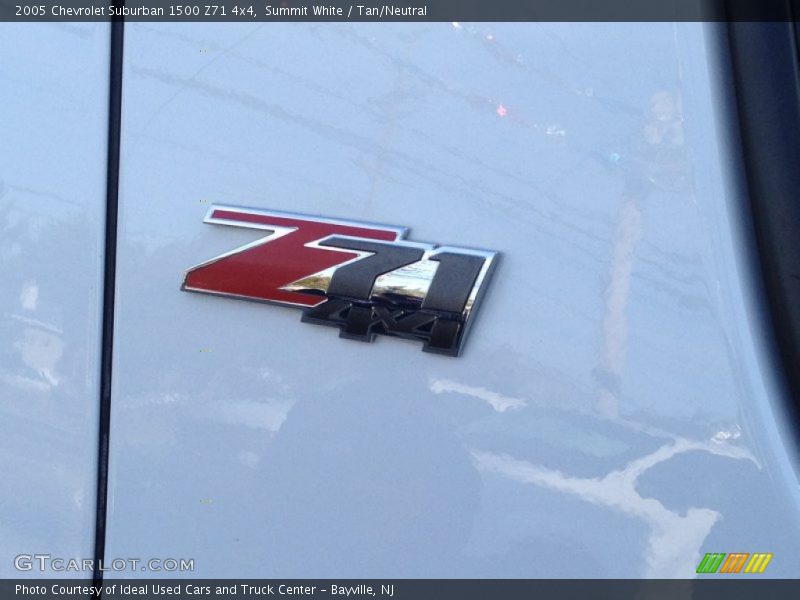 Summit White / Tan/Neutral 2005 Chevrolet Suburban 1500 Z71 4x4