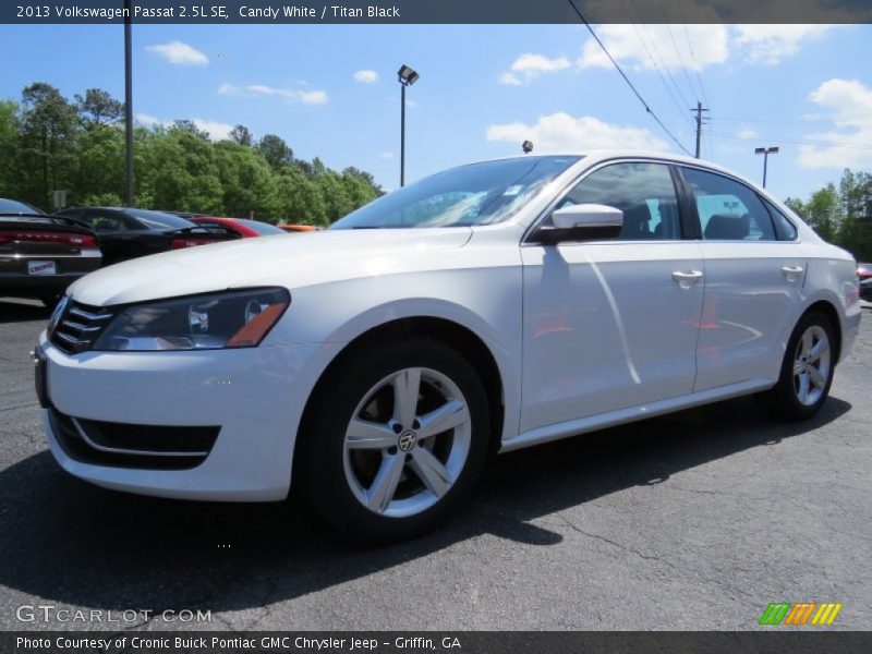 Candy White / Titan Black 2013 Volkswagen Passat 2.5L SE